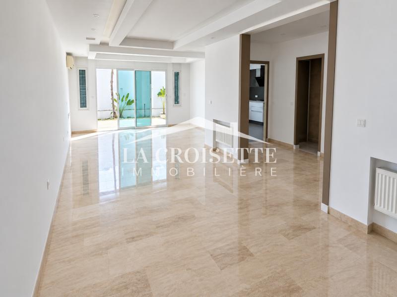 Triplex S+4 avec piscine à La Soukra